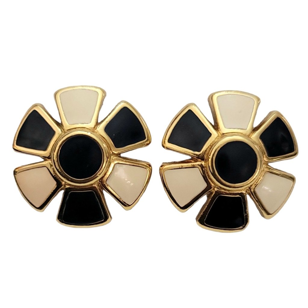 Monet Gold Tone Black White Enamel Flower Clip-On Earrings Signed K733 53$